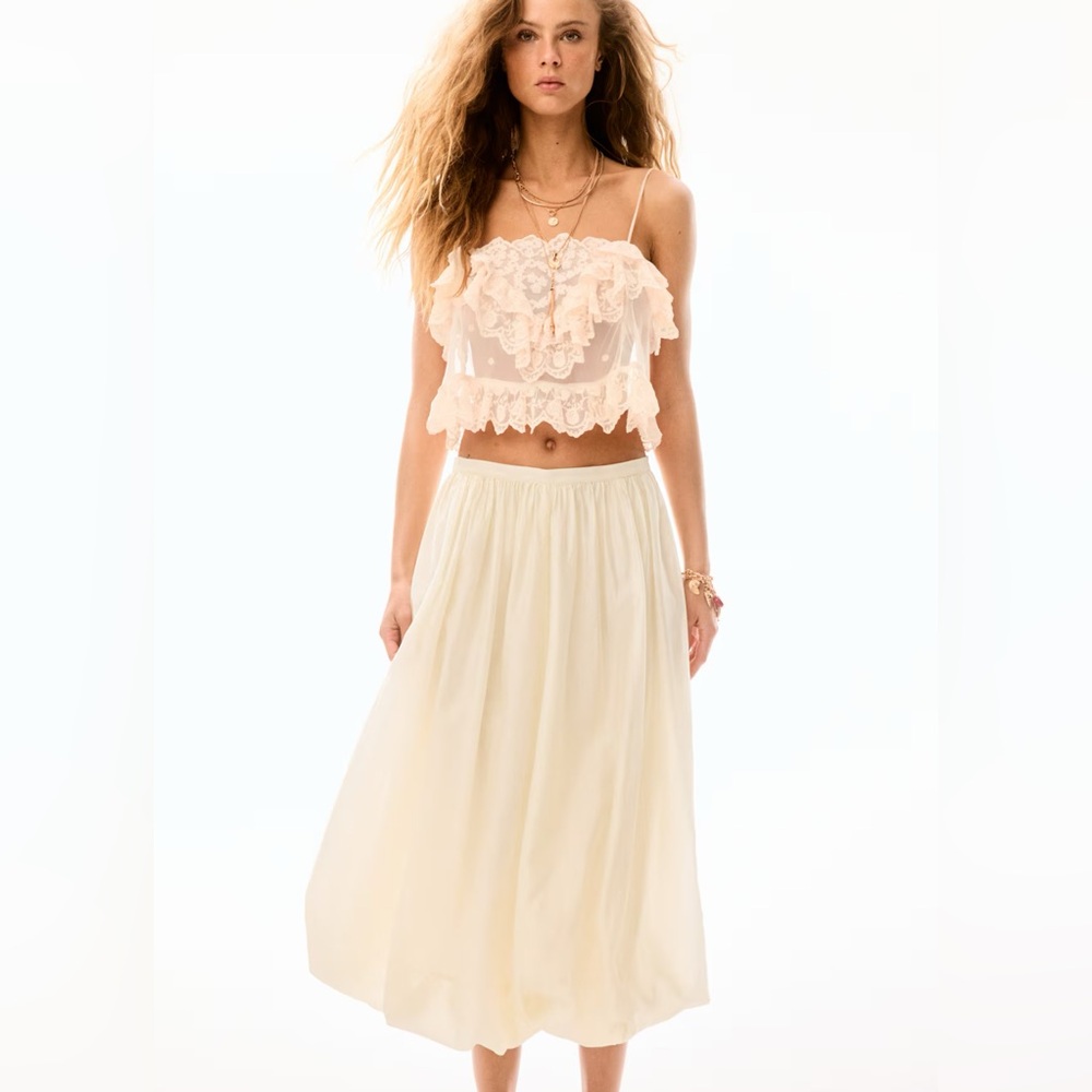 H&M NWT Bubble hem lined skirt zipper closure cream size 4